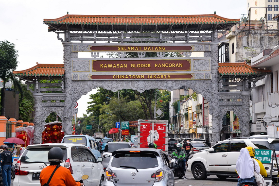 這是1月16日在印度尼西亞雅加達拍攝的中國城牌樓。