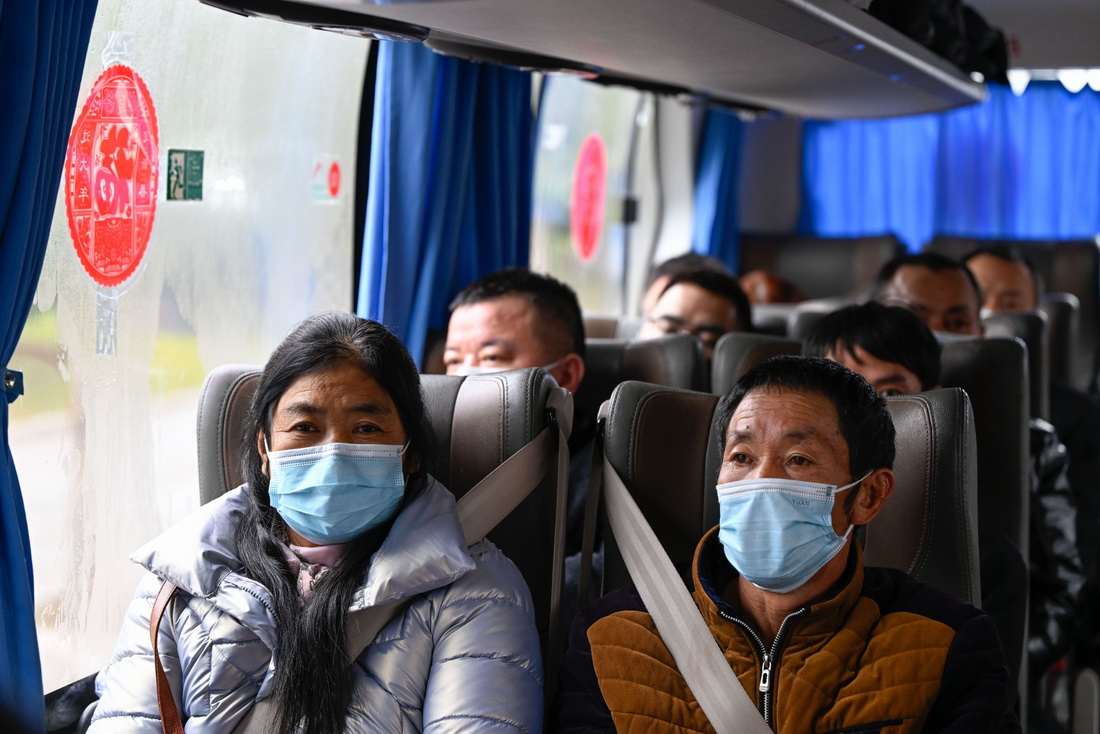 1月15日，富順籍農民工搭乘專車從廣東中山返回四川自貢。新華社記者 胥冰潔 攝