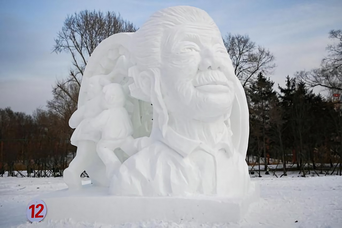 1月18日拍攝的第二十九屆全國雪雕比賽一等獎作品《期盼》。