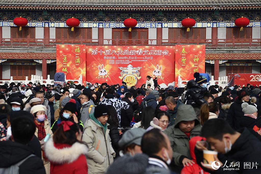 1月25日，北京八大處新春文化廟會吸引了眾多市民游客前來游玩。人民網記者 於凱攝