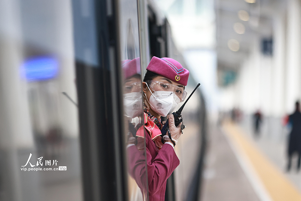 重慶：春節假期的高鐵“跑圈”達人