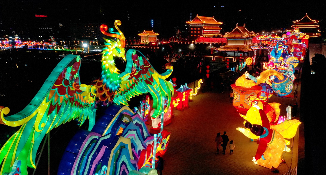 這是1月26日在西安城牆拍攝的花燈（無人機照片）。