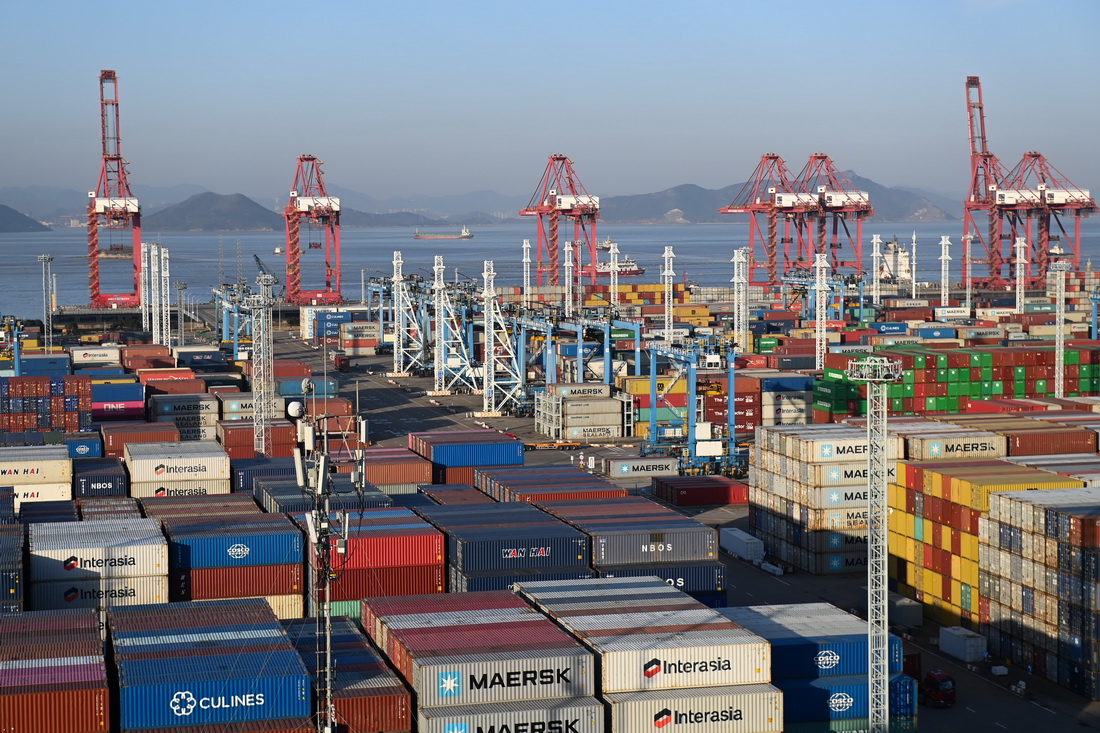 1月31日拍攝的寧波舟山港穿山港區集裝箱碼頭。新華社記者 黃宗治 攝