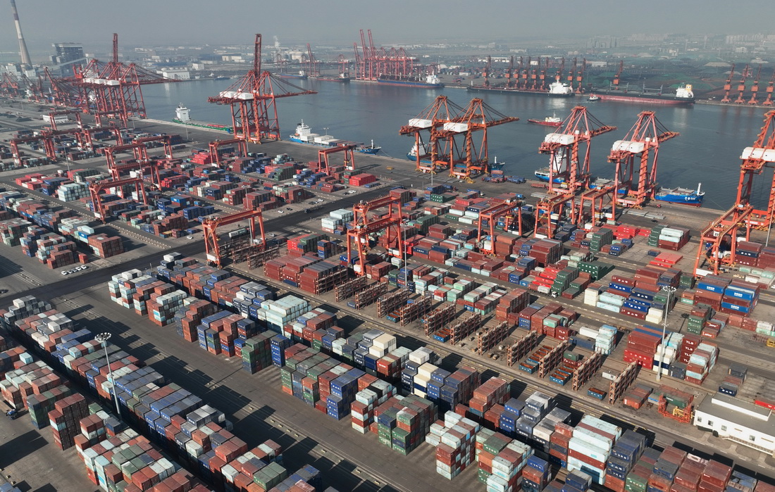 2月8日拍攝的唐山港京唐港區集裝箱碼頭（無人機照片）。