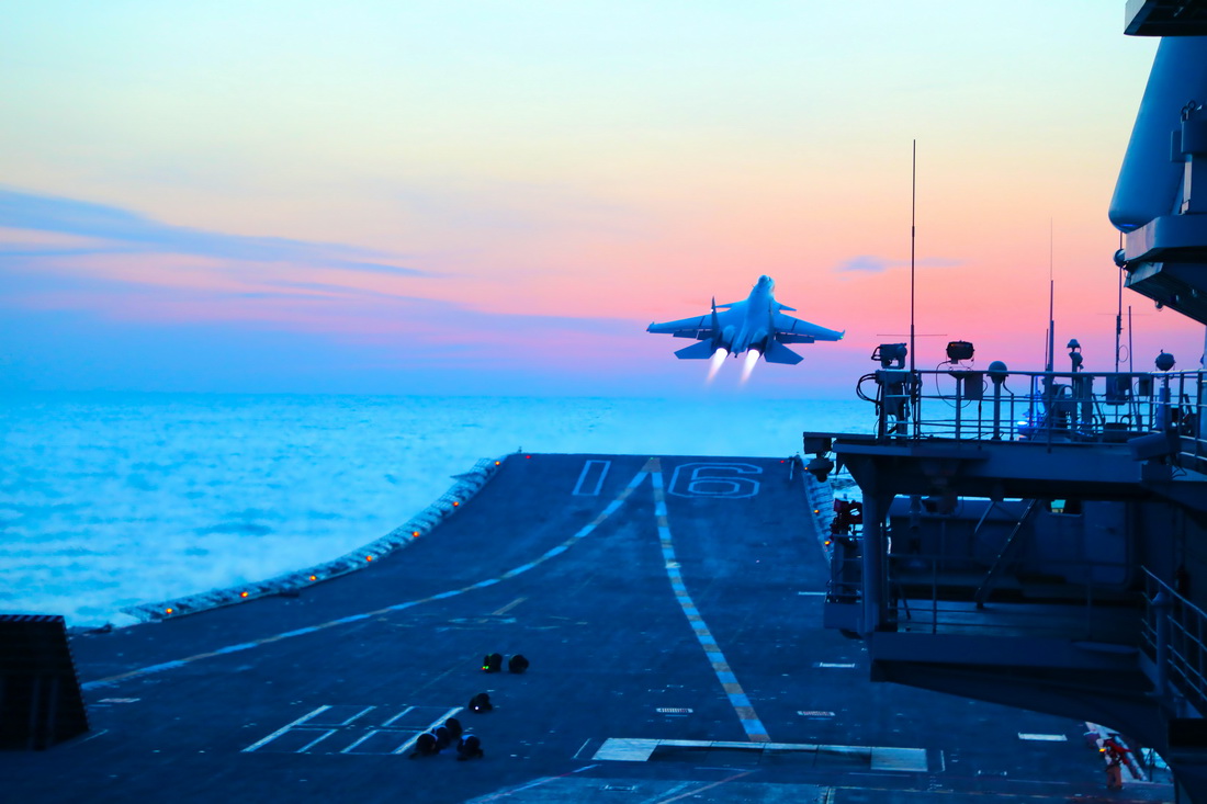 海軍啟動2023年度招飛選拔工作 將首次選拔女艦載機飛行員