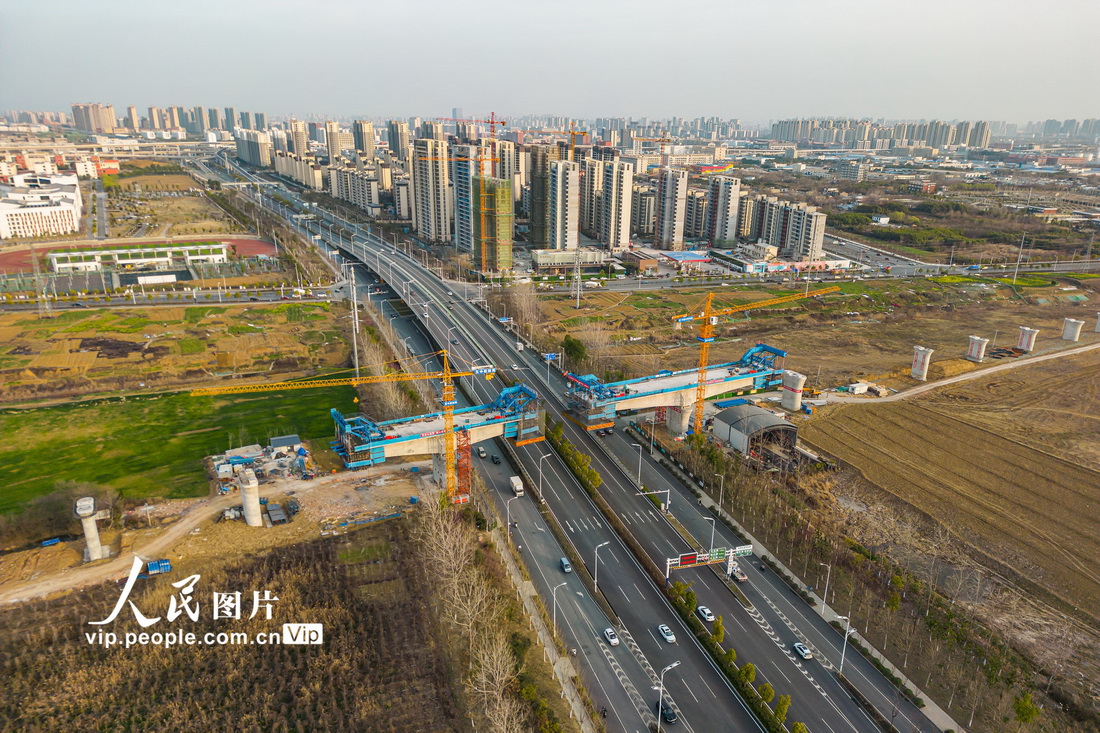安徽合肥：合新高铁跨淮海大道连续梁即将合龙
