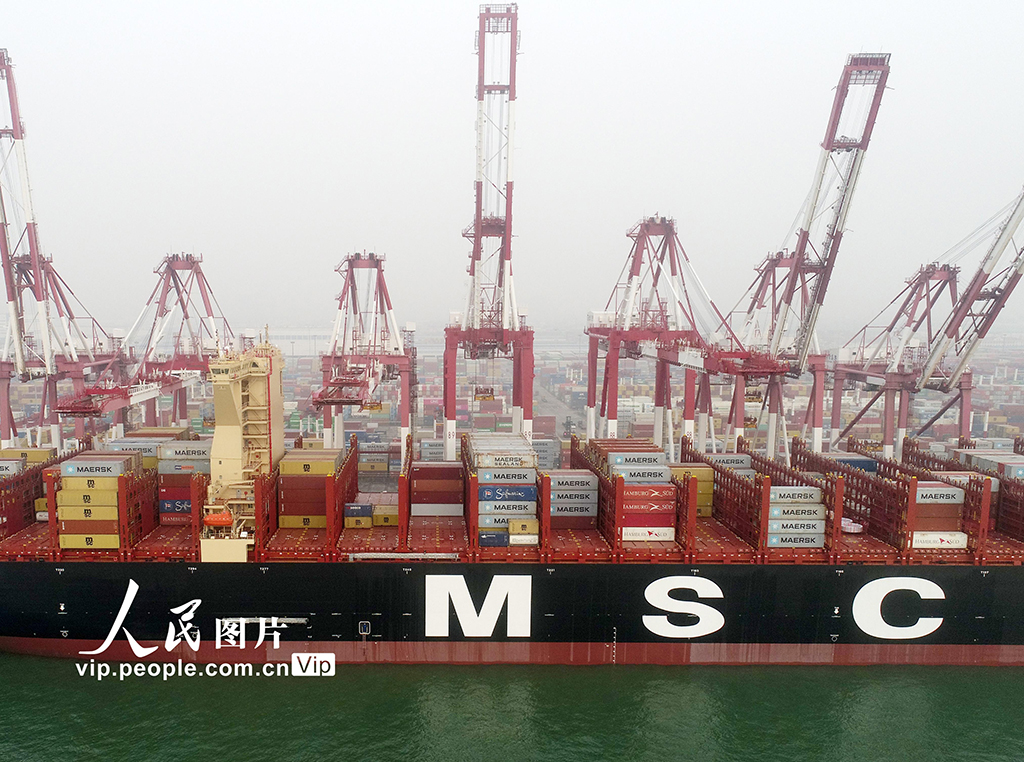 山東青島：超大型集裝箱船投入商業運營【3】