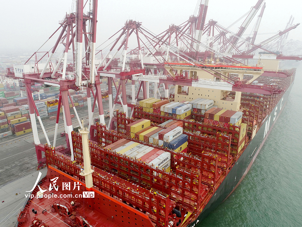 山東青島：超大型集裝箱船投入商業運營【6】