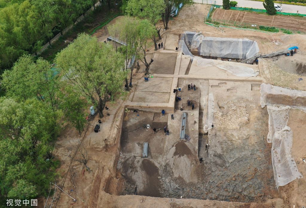 2023年3月20日，河南商丘，考古学家在宋国故城考古发掘现场开展工作。