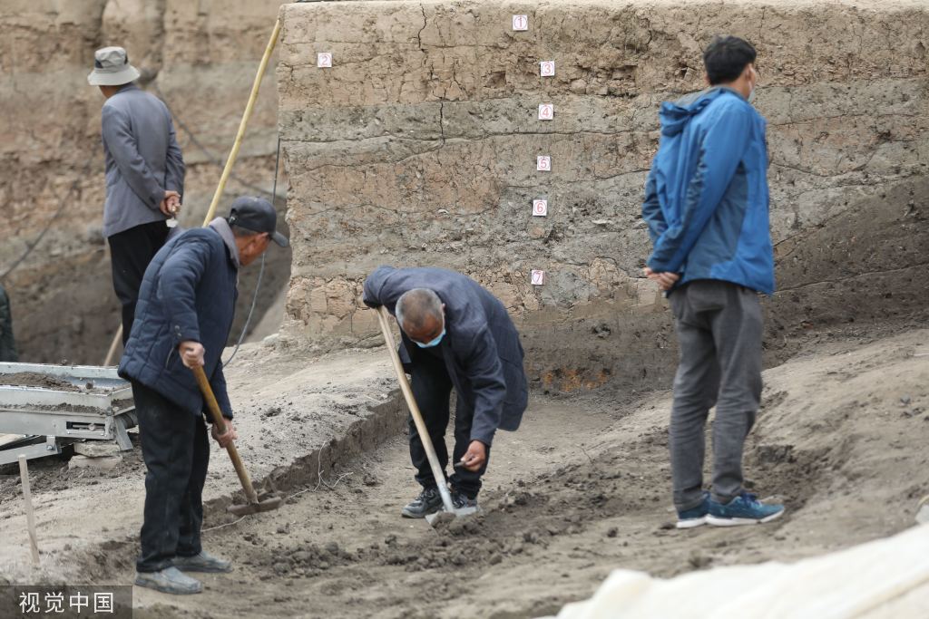 2023年3月20日，河南商丘，考古學家在宋國故城考古發掘現場開展工作。