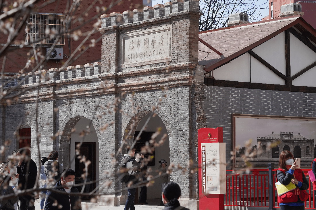 3月25日，修缮后的清华园车站旧址迎来参观者。新华社记者 陈钟昊 摄