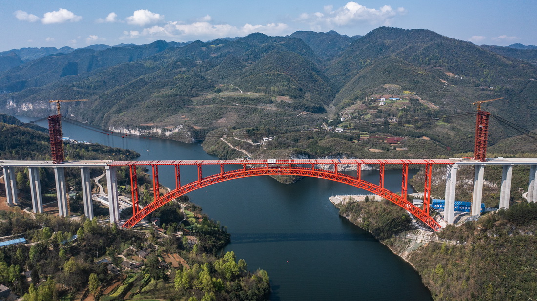 這是3月30日拍攝的德余高速烏江特大橋（無人機照片）。