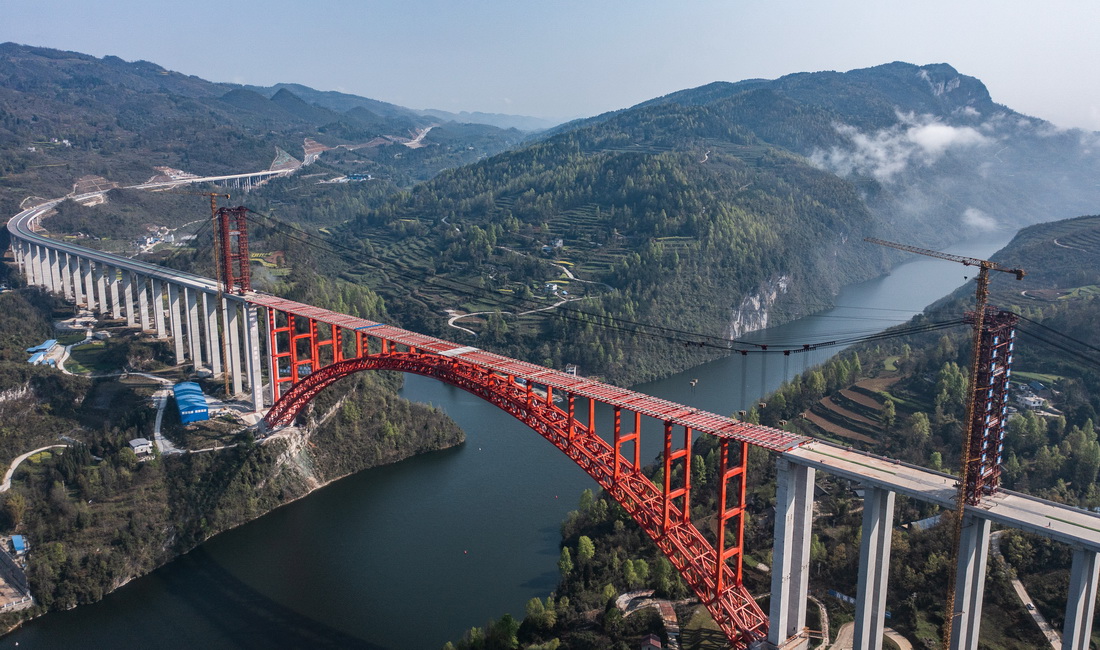 這是3月30日拍攝的德余高速烏江特大橋（無人機照片）。