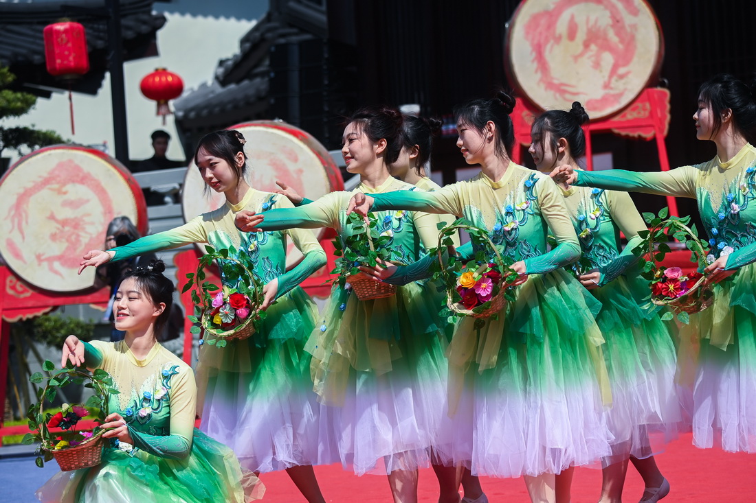 4月2日拍攝的含山蠶花節“祭蠶神”民俗表演。