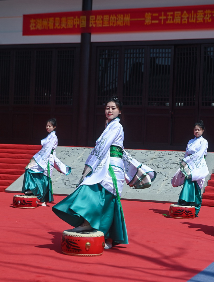 4月2日拍攝的含山蠶花節“祭蠶神”民俗表演。