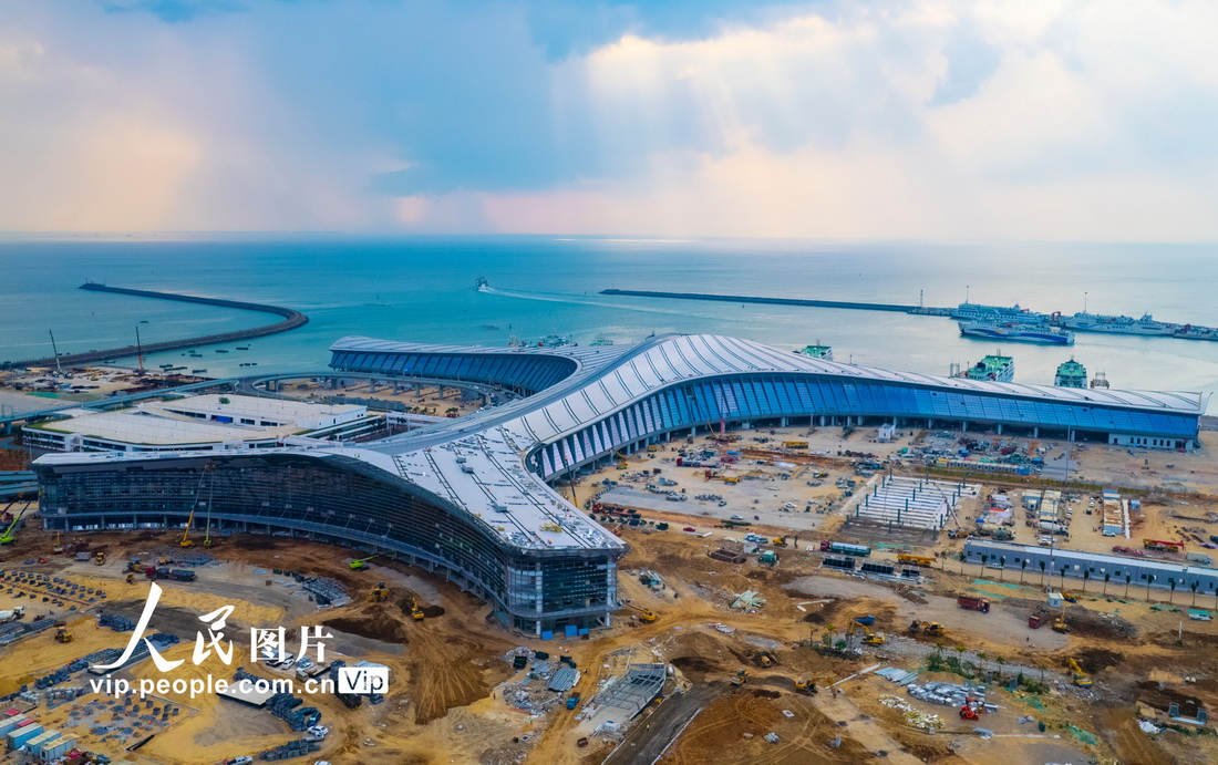 4月3日，俯瞰建设中的海口新海港客运综合枢纽项目。