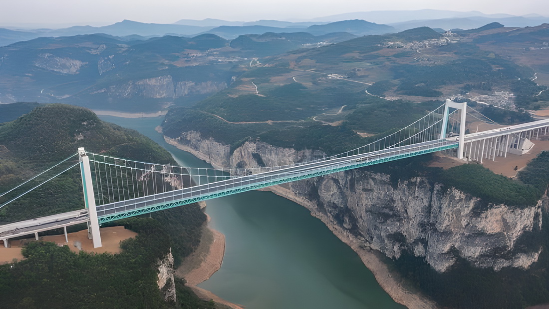 這是建設中的金烽烏江大橋（無人機照片，4月3日攝）。