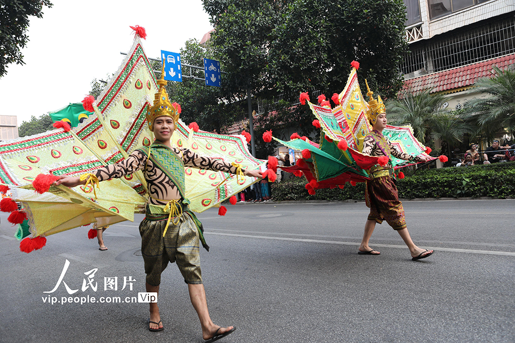 雲南西雙版納：民間民族文化游演慶祝傣歷新年