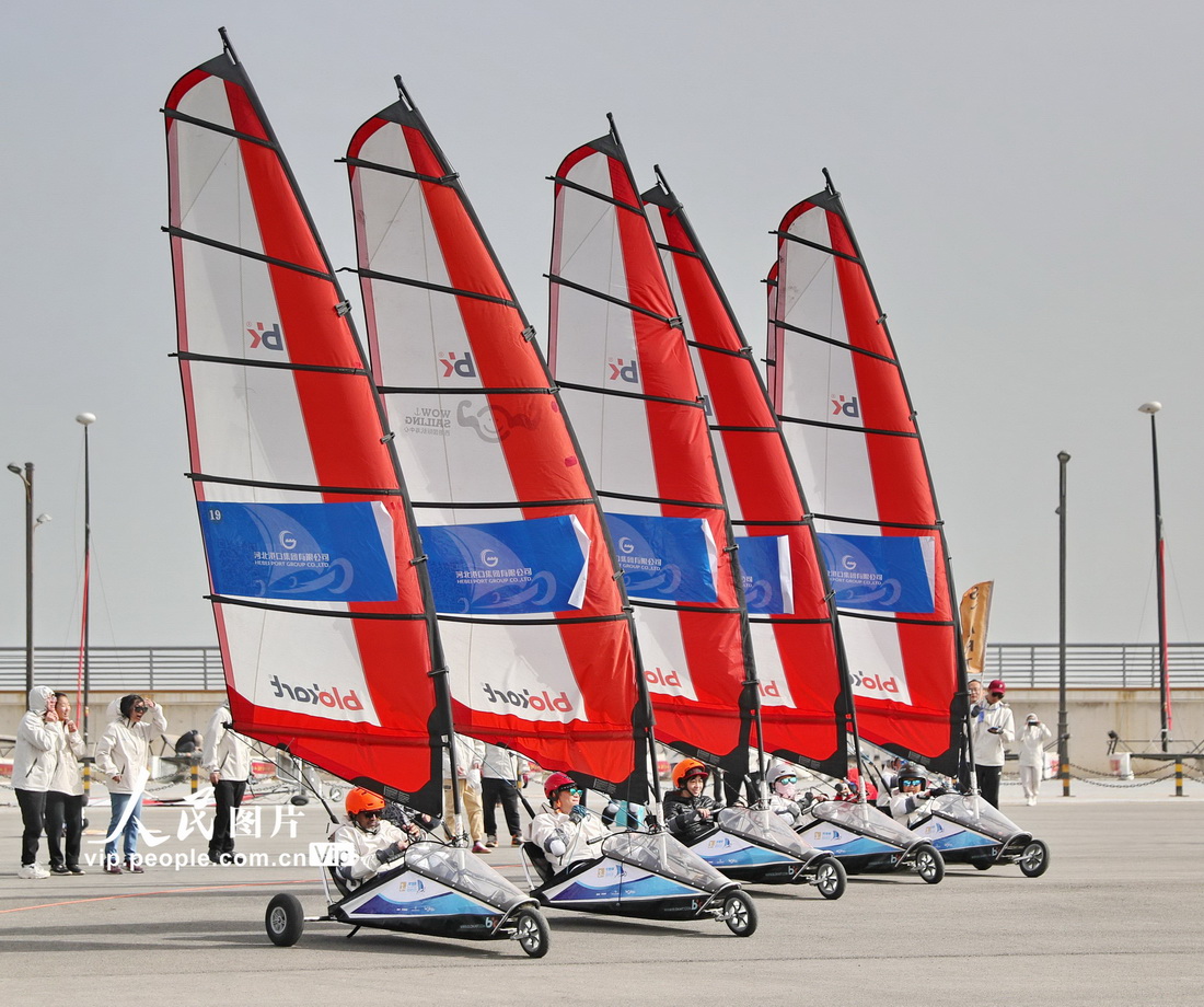 第三届全国陆地风帆车公开赛在秦皇岛开赛