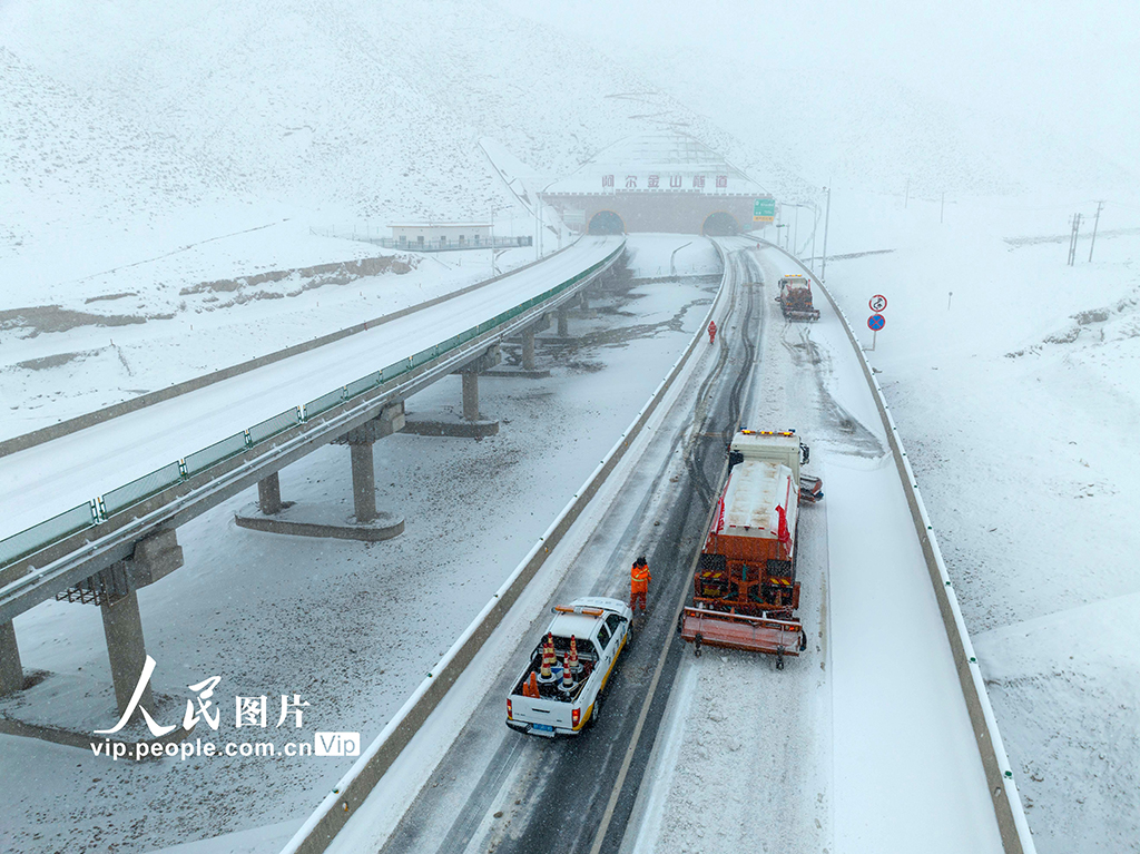 甘肅阿克塞：除雪保暢通【6】