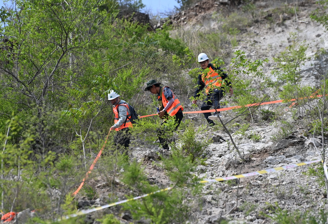 5月9日，在偏橋子滑坡地質災害隱患點，參賽選手前往指定位置。