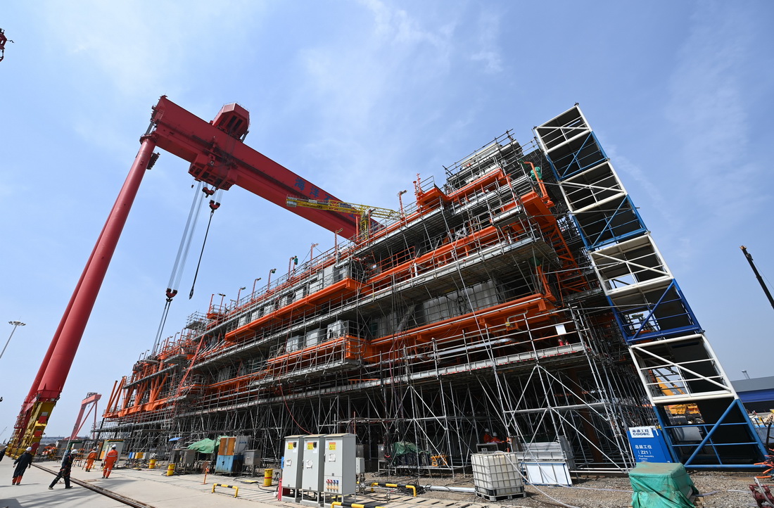 5月10日拍攝的渤中19-6凝析氣田一期開發項目平台建造現場。