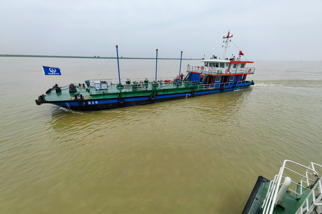 5月13日拍攝的“清源3號”垃圾收集船。
