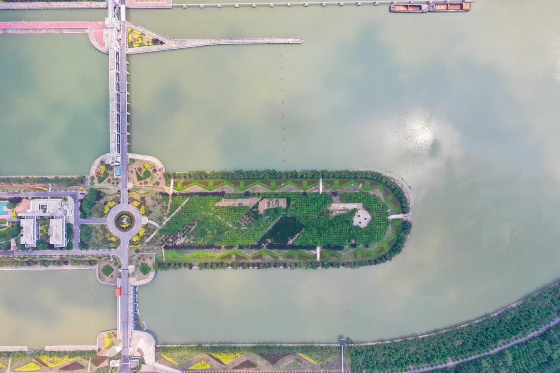 這是位於江蘇省泗洪縣的南水北調東線一期工程泗洪站樞紐（無人機照片，5月12日攝）。