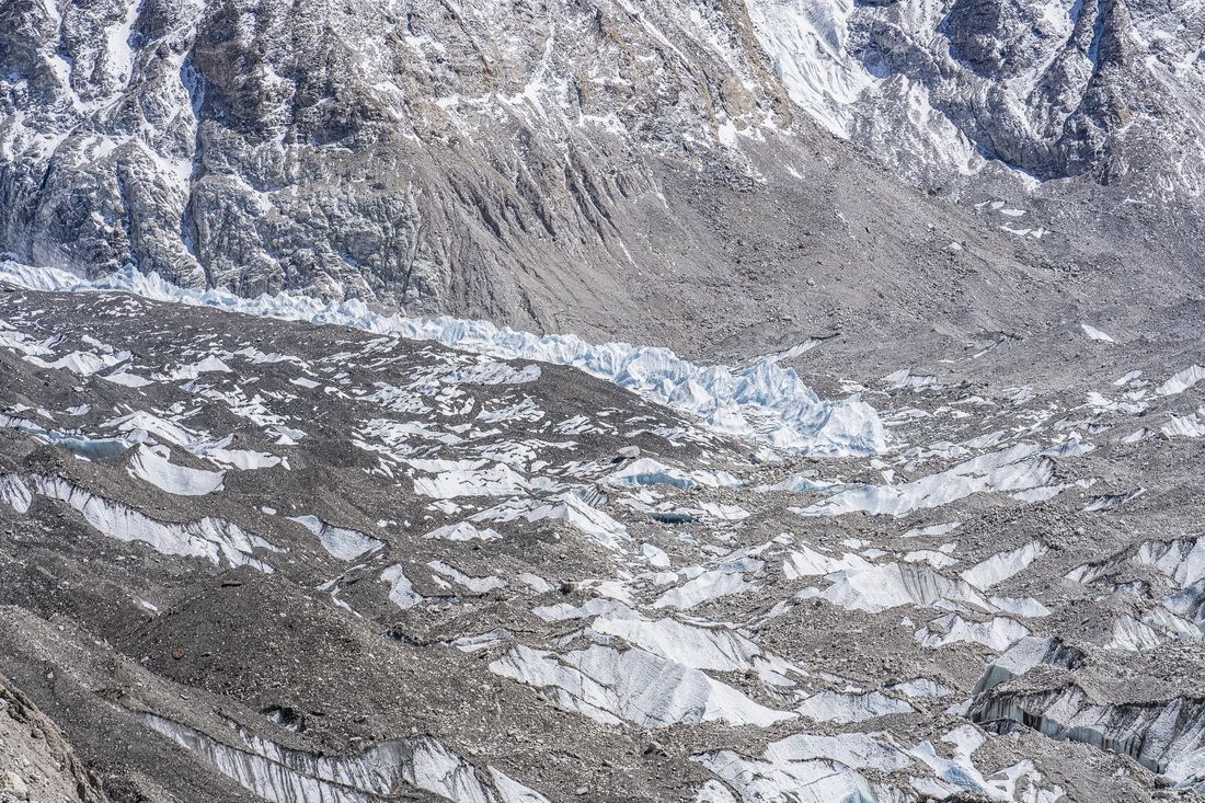 這是中絨布冰川一角（5月15日攝）。新華社記者 孫非 攝