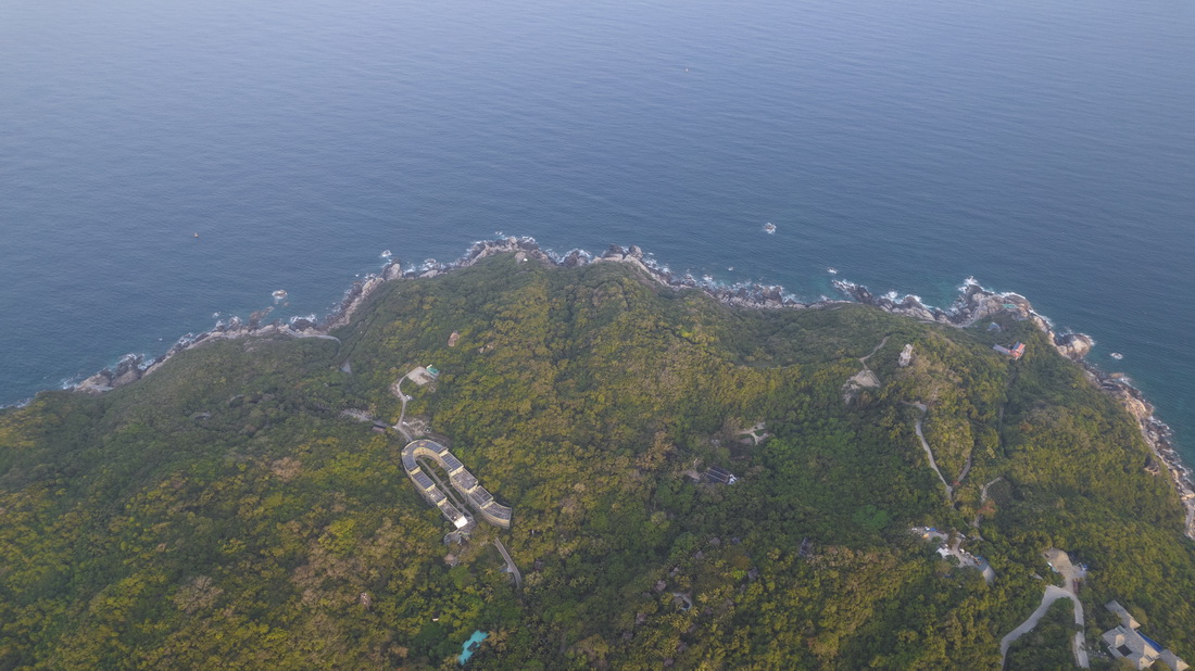 這是5月18日拍攝的海南三亞蜈支洲島海域海洋牧場（無人機照片）。新華社記者 樊雨晴 攝