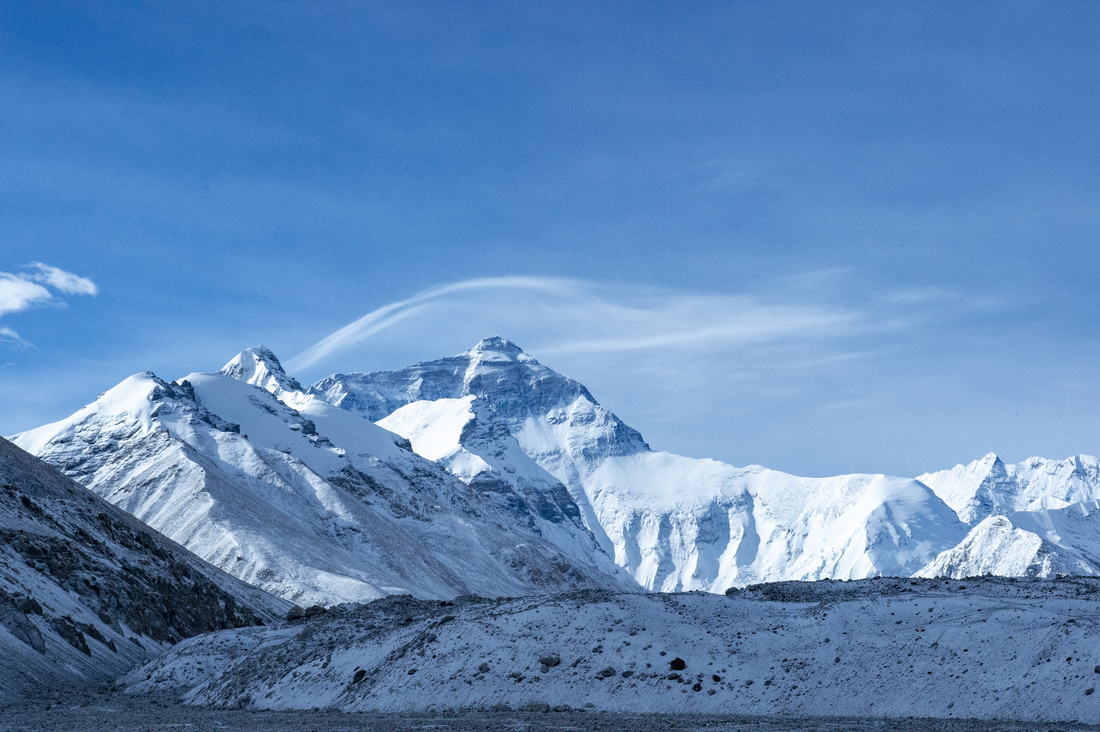 這是5月23日拍攝的珠穆朗瑪峰。新華社發（旦增努布攝）