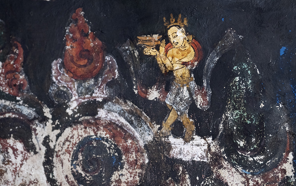 這是5月26日拍攝的皮央石窟壁畫中的人物造型。新華社記者 費茂華 攝 