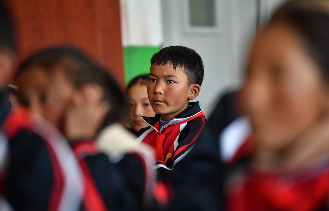 扎西宗乡完全小学的学生在上藏文课（6月5日摄）。新华社记者 晋美多吉 摄