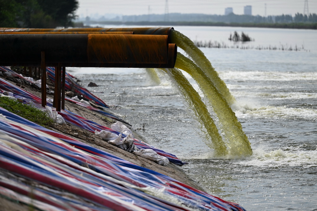 8��24�գ����ͳ�ˮ�ý�����о�������������ͷ�Ÿ�������ũ���ڵĻ�ˮ���ŵ�����Ӻӵ��ڡ�