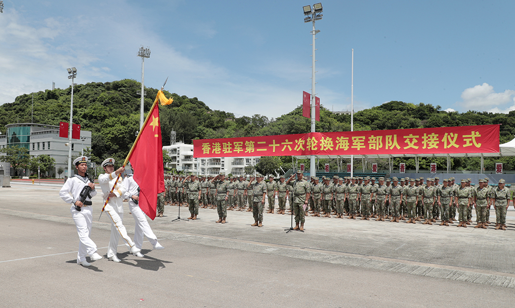 8月25日，中國人民解放軍駐香港部隊海軍組織進駐香港以來第26次建制單位輪換。新華社發（劉應 攝）