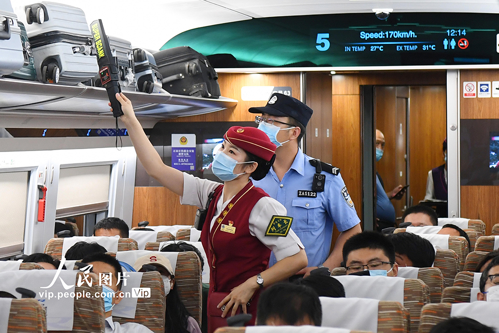 北京：鐵路迎來暑假返程客流高峰【2】