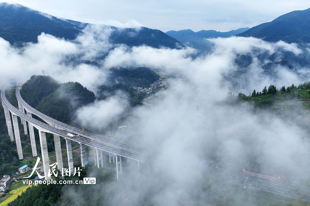 重慶酉陽：“雲端高速”景色如畫【3】