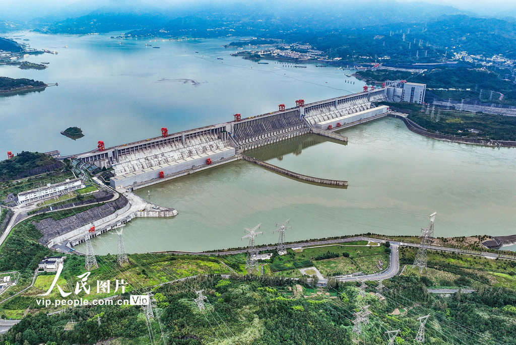 湖北宜昌：三峡电站今年首次全开运行