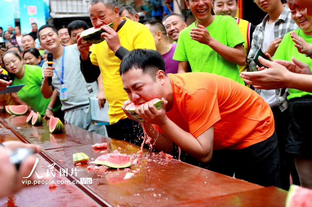 9��27�գ��Ĵ�ʡ��������Ϫ�������μ�ũ���˶�����˶�Ա�ھ��г����ϱ�����