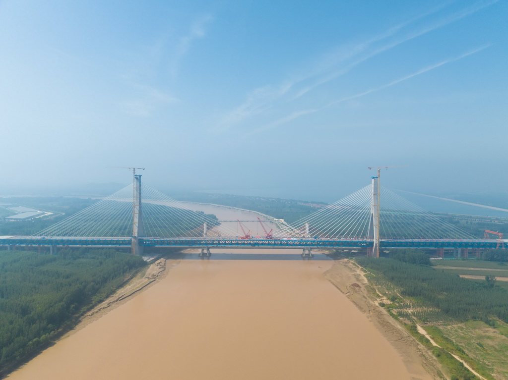 這是9月28日拍攝的G104京嵐線濟南黃河公路大橋主橋（無人機照片）。新華社發（徐舟攝）