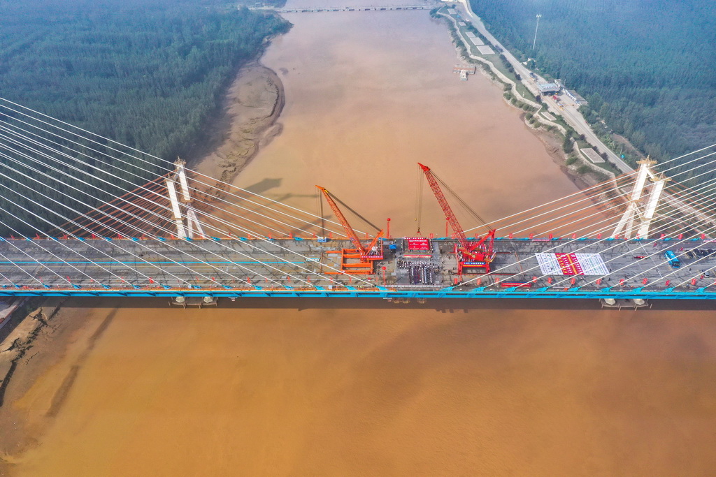 這是9月28日拍攝的G104京嵐線濟南黃河公路大橋主橋（無人機照片）。新華社發（周青先攝）