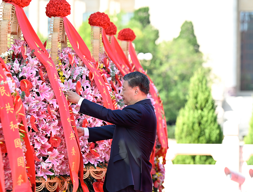 习近同等党和国度带领人出席义士记念日向人平易近英雄敬献花篮典礼