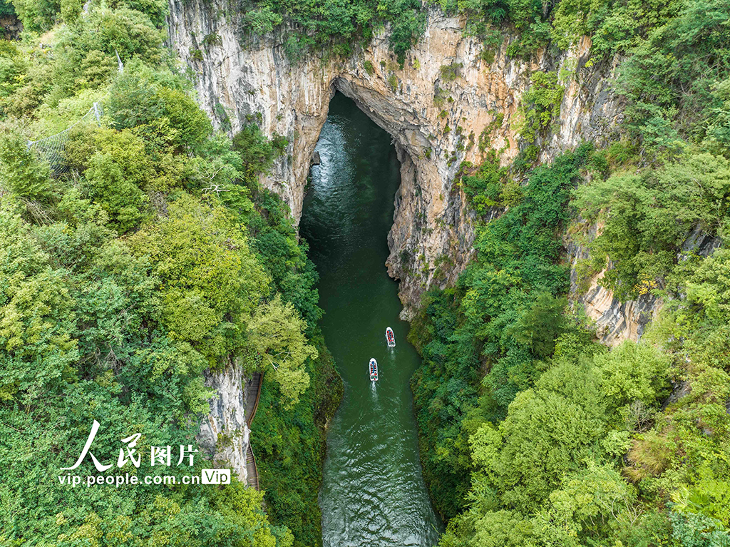 貴州畢節：溶洞旅游受熱捧【2】