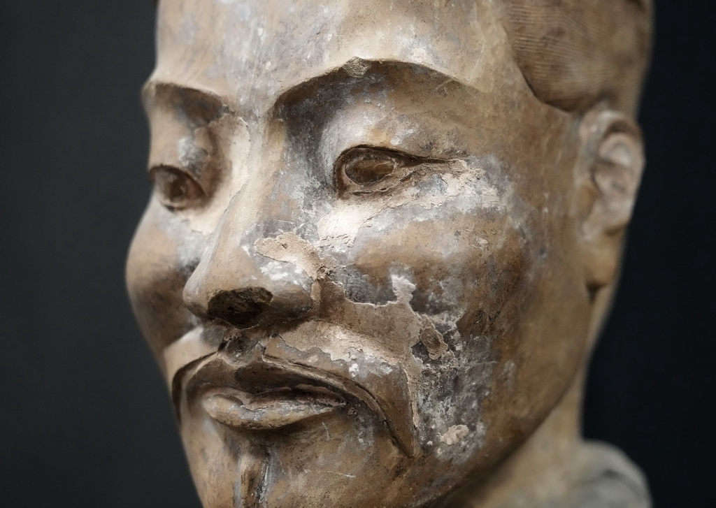 這是秦俑臉部彩繪還原修復后的樣貌（8月23日攝）。新華社記者 王毓國 攝