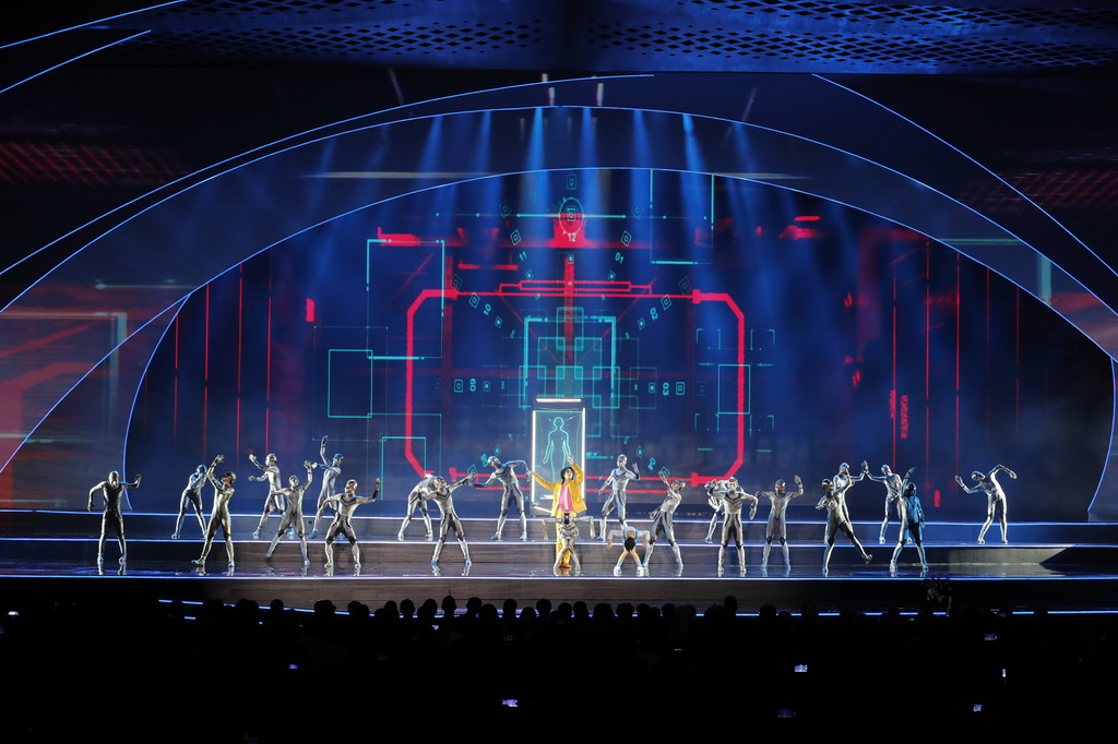 10月18日，在第81屆世界科幻大會開幕式上，演員在表演舞蹈。新華社記者 沈伯韓 攝