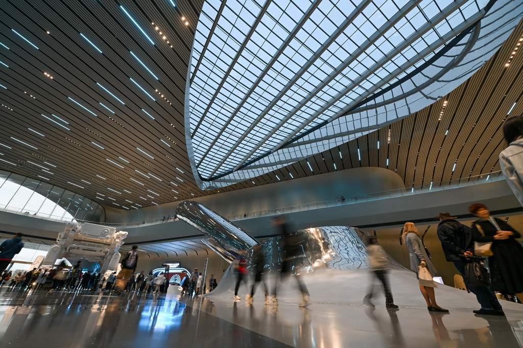 10月18日拍攝的2023成都世界科幻大會主場館成都科幻館內景。新華社記者 胥冰潔 攝