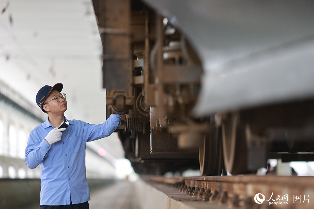 10��24�գ����쳵�������챱�������ó���ְ�����ڶԸ��˺Ŷ����鿪չ�＾���޹�����