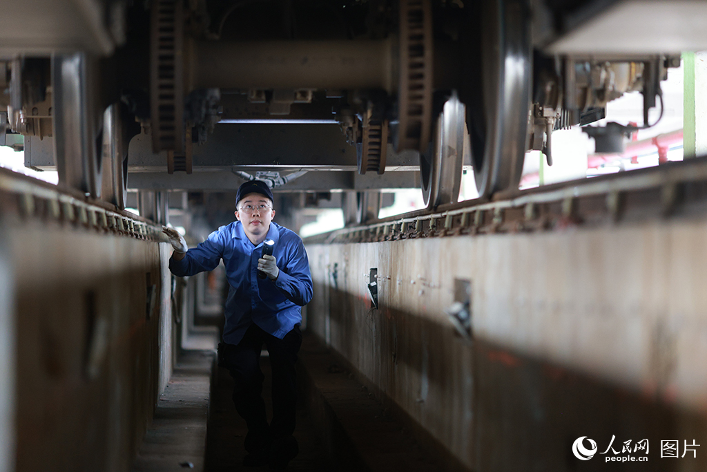 10��24�գ����쳵�������챱�������ó���ְ�����ڶԸ��˺Ŷ����鿪չ�＾���޹�����