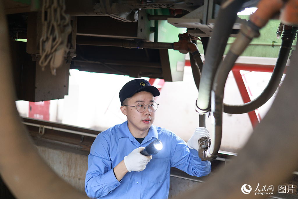 10��24�գ����쳵�������챱�������ó���ְ�����ڶԸ��˺Ŷ����鿪չ�＾���޹�����