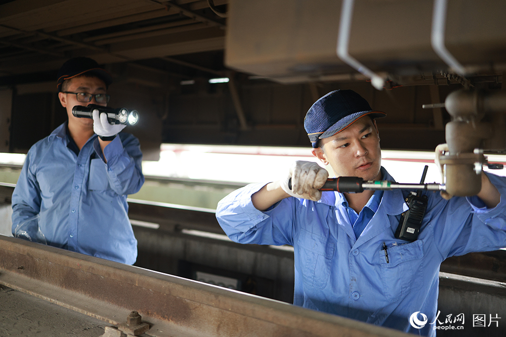 10��24�գ����쳵�������챱�������ó���ְ�����ڶԸ��˺Ŷ����鿪չ�＾���޹�����